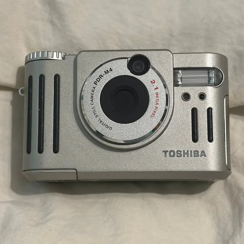 Vtg Toshiba PDR-M4 2.1 Megapixel Digital Still Camera Bundle Silver Working